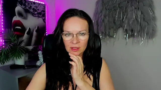 HelenLuxx online show from 03.12.26