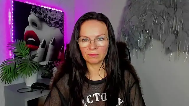 HelenLuxx online show from 03.16.26