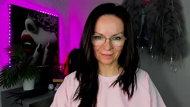 HelenLuxx online show from 04.03.26