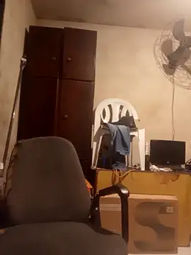 Snapshot of Claudiop2061 chatting on 09.28.25 Claudiop2061 online show from 09.28.25