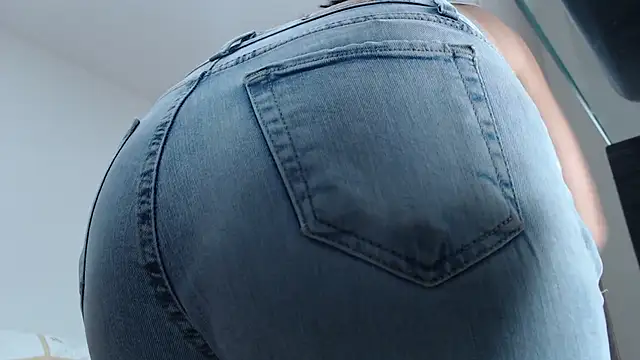 Snapshot of Amelia_Debora_Antonella chatting on 11.11.25 Amelia Debora Antonella online show from 11.11.25