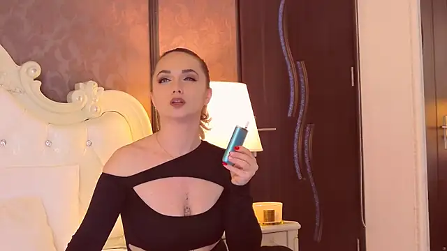 EllianaReese online show from 03.22.25