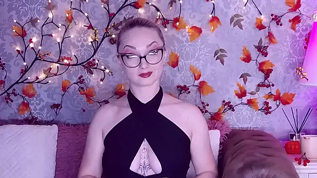 EllianaReese online show from 10.17.25