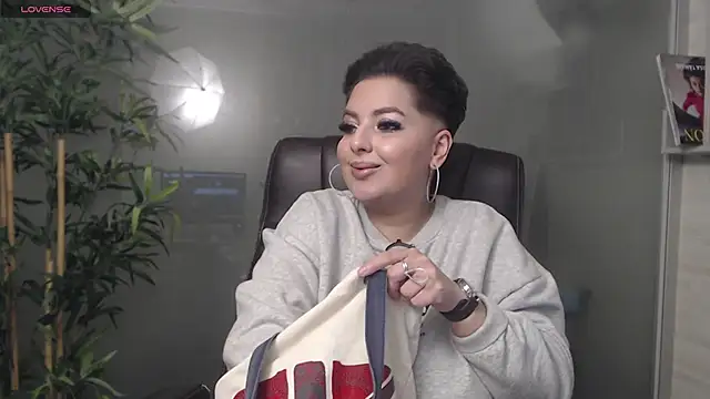 BustyAllyy online show from 01.15.25