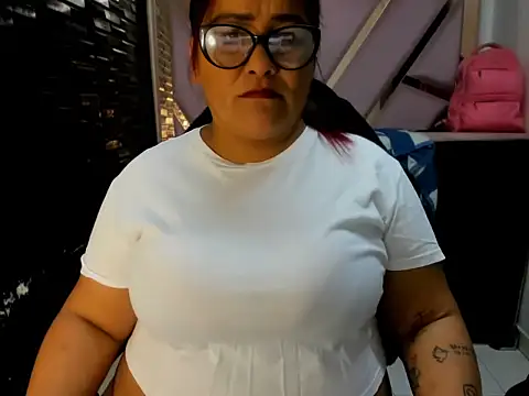 Snapshot of DaianaLutz chatting on 10.30.25 DaianaLutz online show from 10.30.25