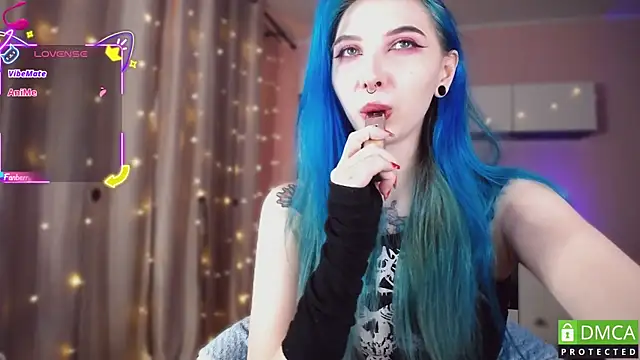 Snapshot of JustMeowGirl chatting on 10.11.25 JustMeowGirl online show from 10.11.25