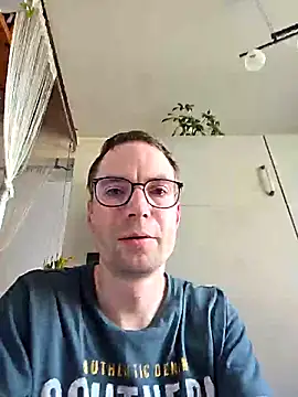 Snapshot of Schnubby1 chatting on 02.21.25 Schnubby1 online show from 02.21.25