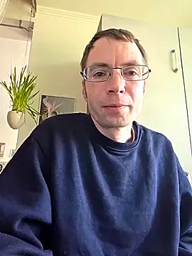 Snapshot of Schnubby1 chatting on 03.21.25 Schnubby1 online show from 03.21.25