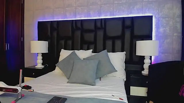 Snapshot of MiaSweeths chatting on 01.22.25 MiaSweeths online show from 01.22.25