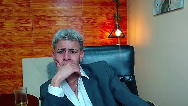 Snapshot of Bastiaan_28 chatting on 12.18.24 Bastiaan 28 online show from 12.18.24