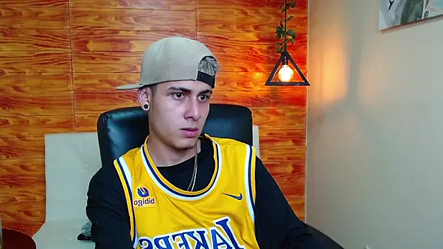 Snapshot of Bastiaan_28 chatting on 12.28.24 Bastiaan 28 online show from 12.28.24