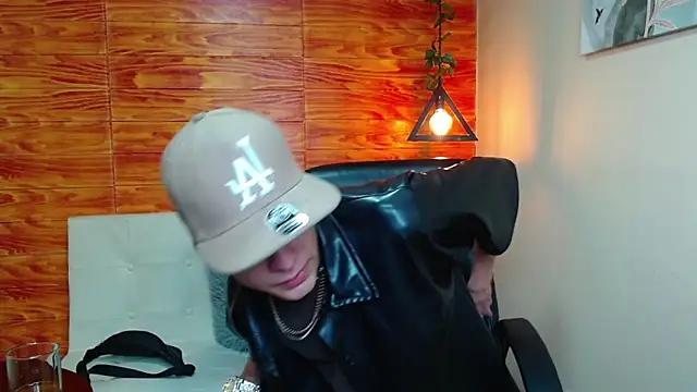 Snapshot of Bastiaan_28 chatting on 01.05.25 Bastiaan 28 online show from 01.05.25