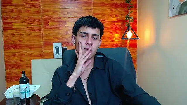 Snapshot of Bastiaan_28 chatting on 01.08.25 Bastiaan 28 online show from 01.08.25