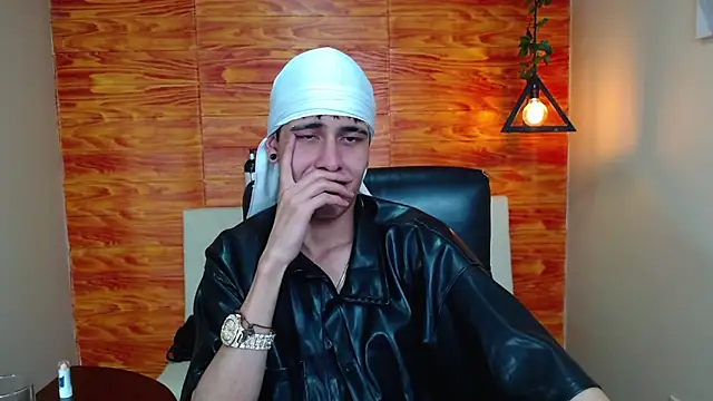 Snapshot of Bastiaan_28 chatting on 01.14.25 Bastiaan 28 online show from 01.14.25