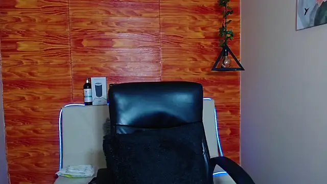 Snapshot of Bastiaan_28 chatting on 01.18.25 Bastiaan 28 online show from 01.18.25