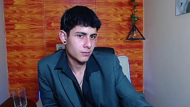 Snapshot of Bastiaan_28 chatting on 01.18.25 Bastiaan 28 online show from 01.18.25