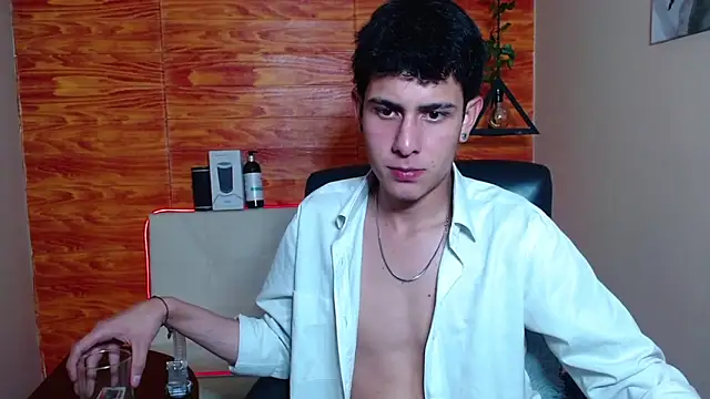 Snapshot of Bastiaan_28 chatting on 01.21.25 Bastiaan 28 online show from 01.21.25