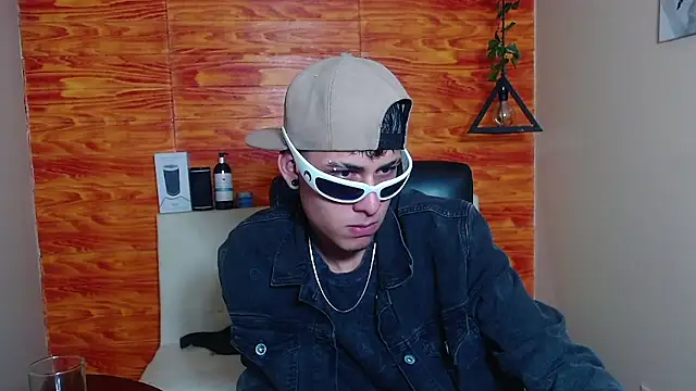 Snapshot of Bastiaan_28 chatting on 02.06.25 Bastiaan 28 online show from 02.06.25