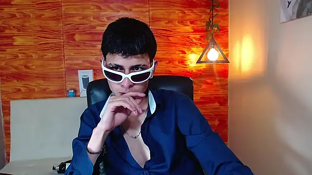 Snapshot of Bastiaan_28 chatting on 02.10.25 Bastiaan 28 online show from 02.10.25