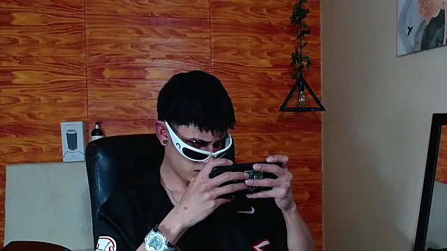 Snapshot of Bastiaan_28 chatting on 02.12.25 Bastiaan 28 online show from 02.12.25