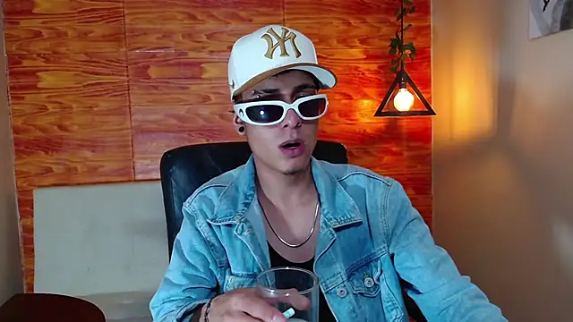 Snapshot of Bastiaan_28 chatting on 02.19.25 Bastiaan 28 online show from 02.19.25