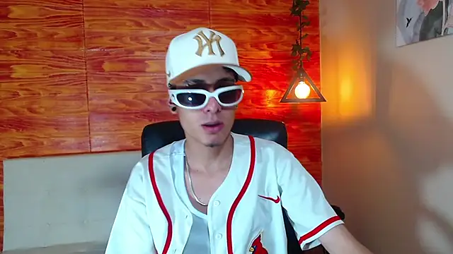 Snapshot of Bastiaan_28 chatting on 02.20.25 Bastiaan 28 online show from 02.20.25