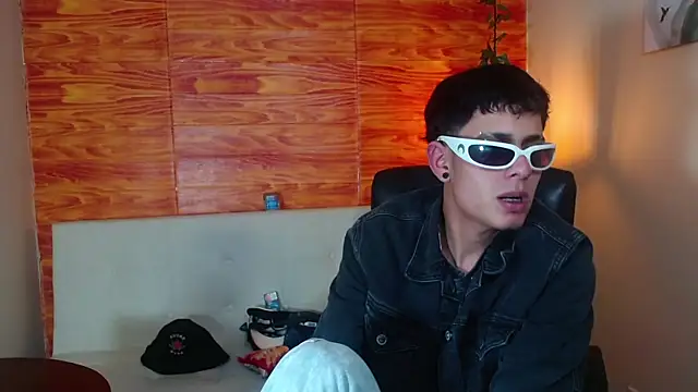 Snapshot of Bastiaan_28 chatting on 03.03.25 Bastiaan 28 online show from 03.03.25