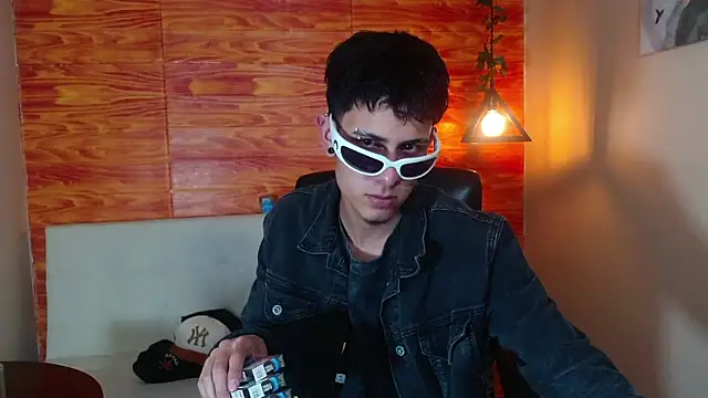 Snapshot of Bastiaan_28 chatting on 03.03.25 Bastiaan 28 online show from 03.03.25