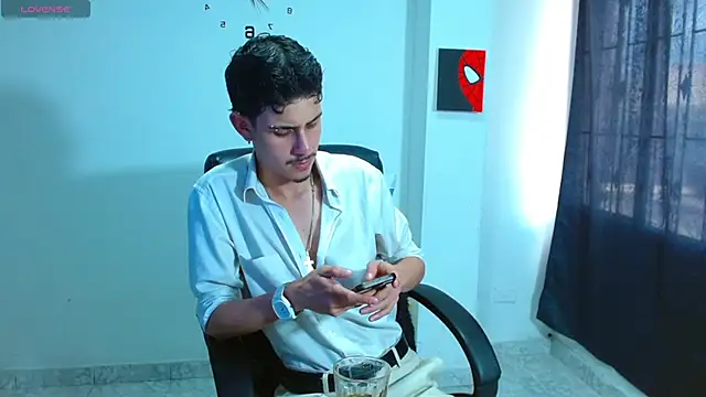 Snapshot of Bastiaan_28 chatting on 09.20.25 Bastiaan 28 online show from 09.20.25