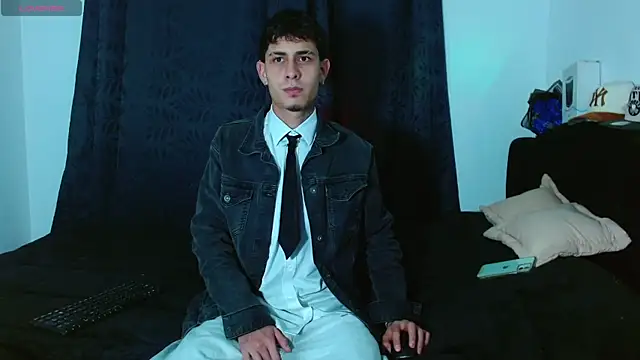 Snapshot of Bastiaan_28 chatting on 11.22.25 Bastiaan 28 online show from 11.22.25