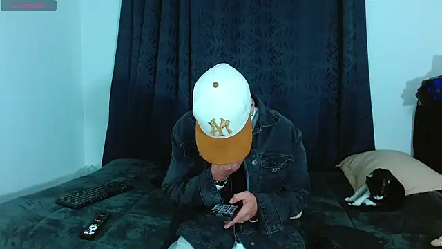 Snapshot of Bastiaan_28 chatting on 11.28.25 Bastiaan 28 online show from 11.28.25