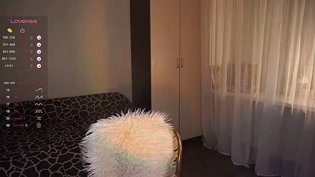 Snapshot of naiviv chatting on 09.21.25 naiviv online show from 09.21.25