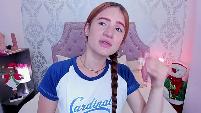 Snapshot of AdelaineBest chatting on 12.19.24 AdelaineBest online show from 12.19.24