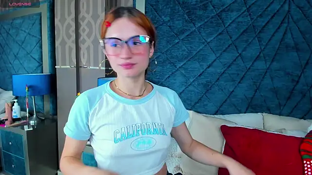 Snapshot of AdelaineBest chatting on 12.20.24 AdelaineBest online show from 12.20.24