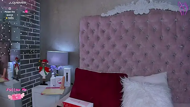 Snapshot of AdelaineBest chatting on 01.09.25 AdelaineBest online show from 01.09.25