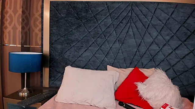 Snapshot of AdelaineBest chatting on 02.04.25 AdelaineBest online show from 02.04.25