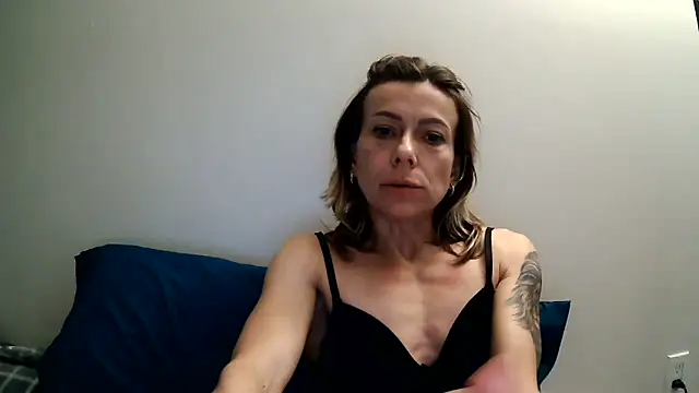 Snapshot of anechka1 chatting on 06.19.26 anechka1 online show from 06.19.26