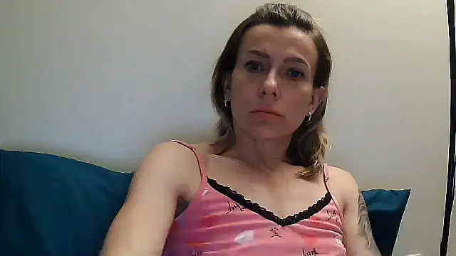 Snapshot of anechka1 chatting on 06.27.26 anechka1 online show from 06.27.26