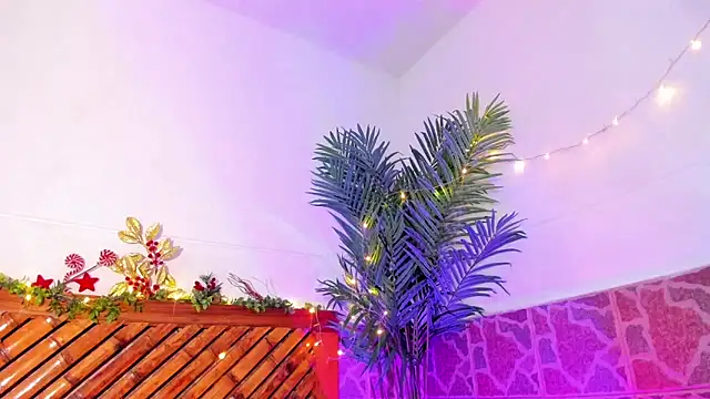 Snapshot of kimberly_Gonzalez1 chatting on 12.18.24 kimberly Gonzalez1 online show from 12.18.24