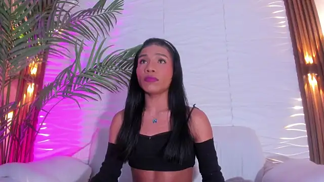 Snapshot of kimberly_Gonzalez1 chatting on 09.17.25 kimberly Gonzalez1 online show from 09.17.25