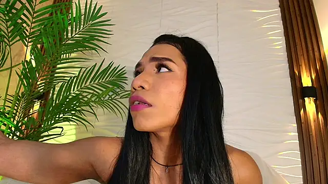 Snapshot of kimberly_Gonzalez1 chatting on 10.14.25 kimberly Gonzalez1 online show from 10.14.25