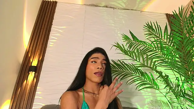 Snapshot of kimberly_Gonzalez1 chatting on 11.15.25 kimberly Gonzalez1 online show from 11.15.25