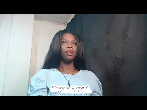 Snapshot of CarolinneMoor chatting on 12.10.24 CarolinneMoor online show from 12.10.24