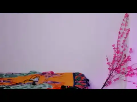 Snapshot of CarolinneMoor chatting on 02.14.25 CarolinneMoor online show from 02.14.25