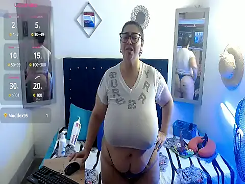 Snapshot of bubis_laru53 chatting on 10.28.25 bubis laru53 online show from 10.28.25