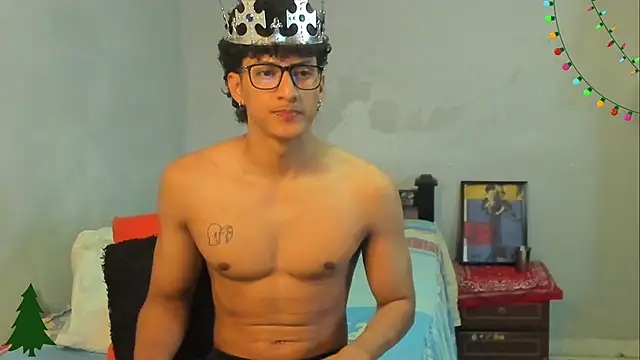 Snapshot of Ivano_joness chatting on 12.16.24 Ivano joness online show from 12.16.24