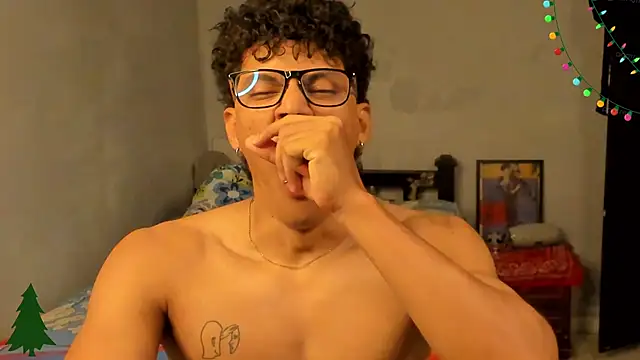 Snapshot of Ivano_joness chatting on 12.20.24 Ivano joness online show from 12.20.24