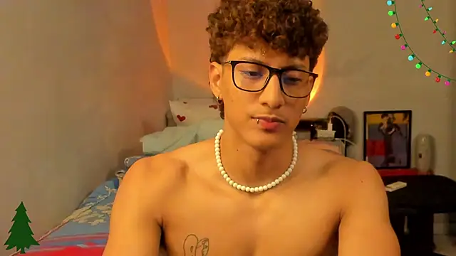 Snapshot of Ivano_joness chatting on 12.24.24 Ivano joness online show from 12.24.24