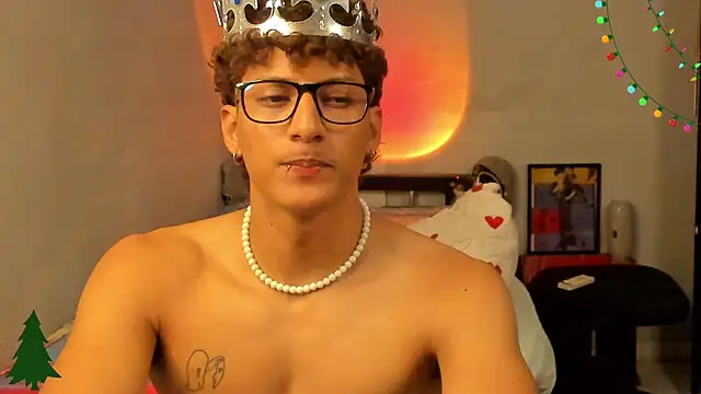 Snapshot of Ivano_joness chatting on 12.24.24 Ivano joness online show from 12.24.24