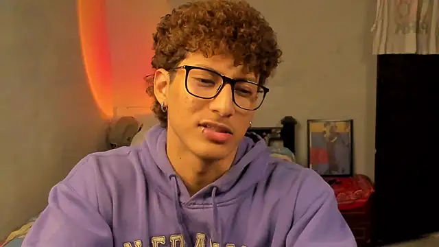 Snapshot of Ivano_joness chatting on 01.10.25 Ivano joness online show from 01.10.25